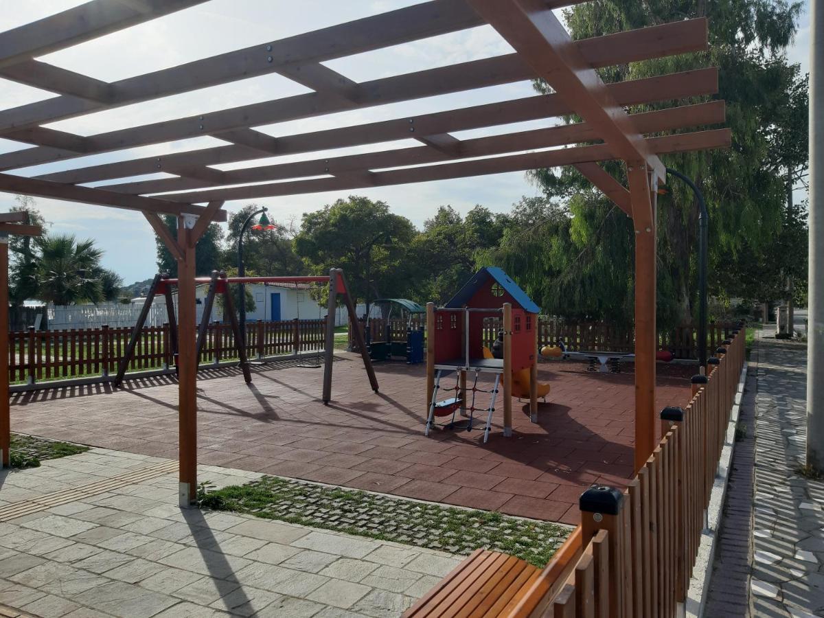 Soula'S Sunshine Apartments เนอา คาร์วาลี ภายนอก รูปภาพ