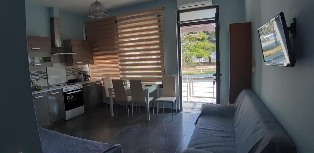 Soula'S Sunshine Apartments เนอา คาร์วาลี ภายนอก รูปภาพ
